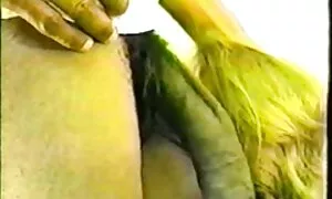 L'uomo si sveglia video porno di casalinghe mature con una lingua per svegliare un gatto prima di dormire