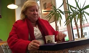 Vista video mature porno gratis con esperienza in ufficio