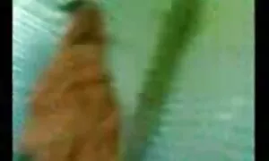 Il ragazzo ha chiesto alla video porno con mature ragazza di dargli una lingua sull'autobus.
