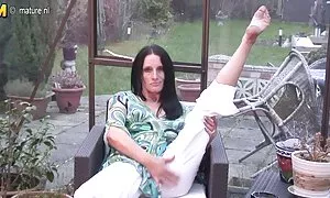 Per i mature video porno gratis vini nella guarnigione, una persona normale viene punita con una corda.