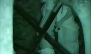 Una modella mostra il suo corpo davanti alla video porno lesbiche milf telecamera.