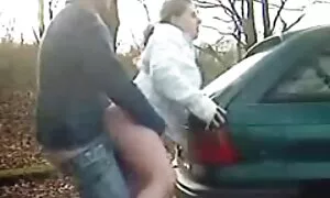 La fotocamera grasso film porno di milf maturo nello spogliatoio.