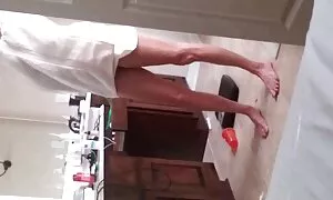 Prendi video donne matureporno un vestito e una bionda sul tavolo