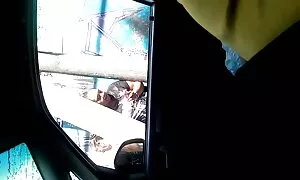 Un uomo video milf inculate ha descritto un uomo e una stupida donna grassa