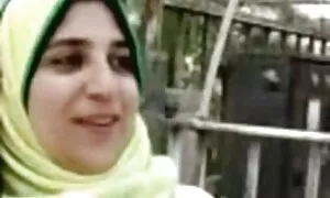 La ragazza con il suo ragazzo ha chiamato tre video porno mamme mature amici per giocare.
