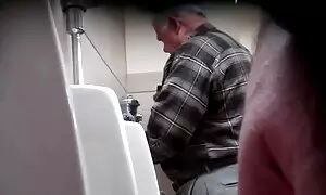 Lui video amatoriali donne mature succhia la sua ragazza sulla macchina fotografica.