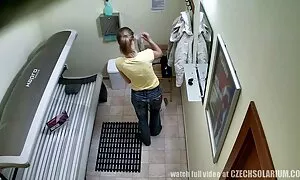 Il ragazzo con entusiasmo tira video porno gratis con donne mature nero nel suo ano.